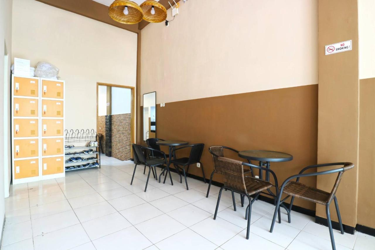 Pondok Backpacker City Square Malang Bagian luar foto